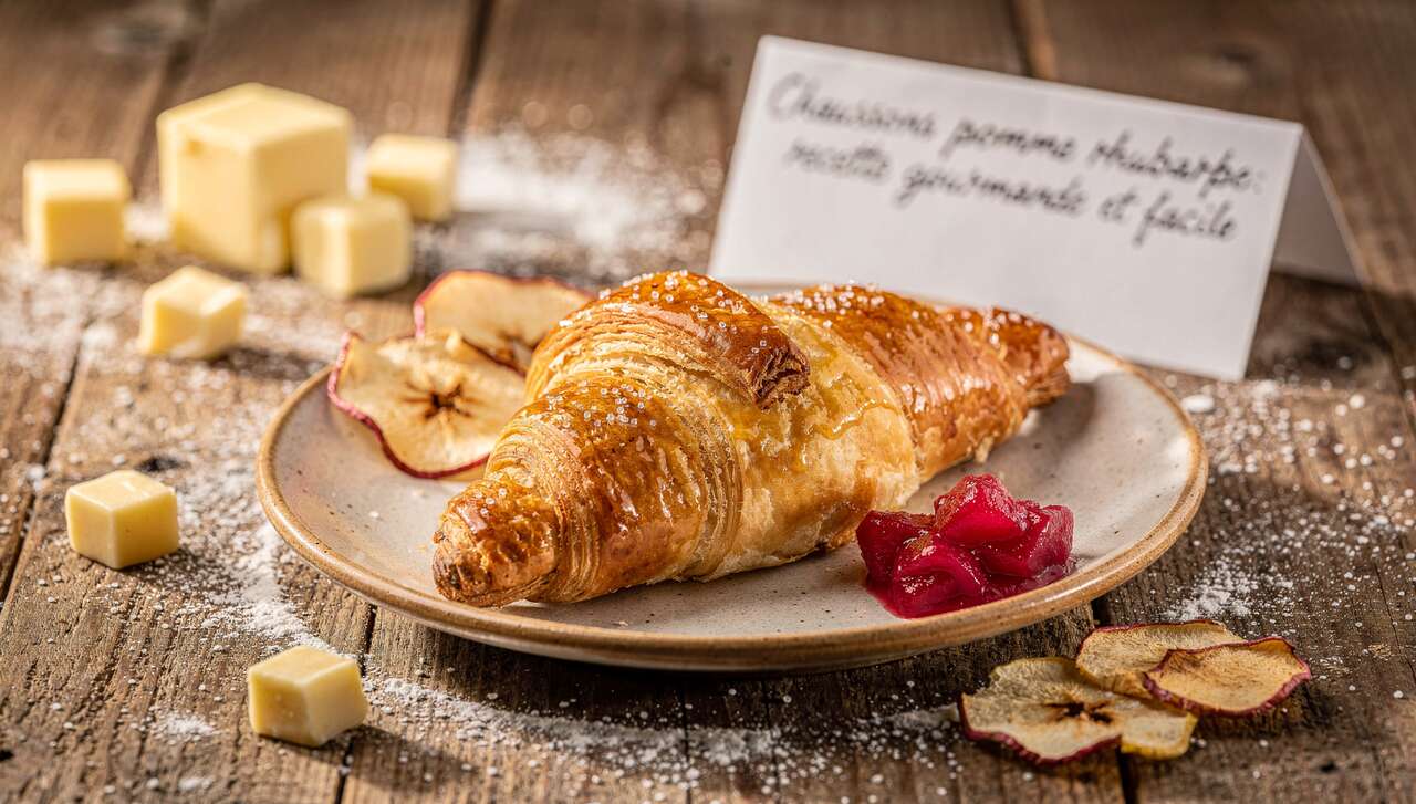 Chaussons pomme rhubarbe : recette gourmande et facile